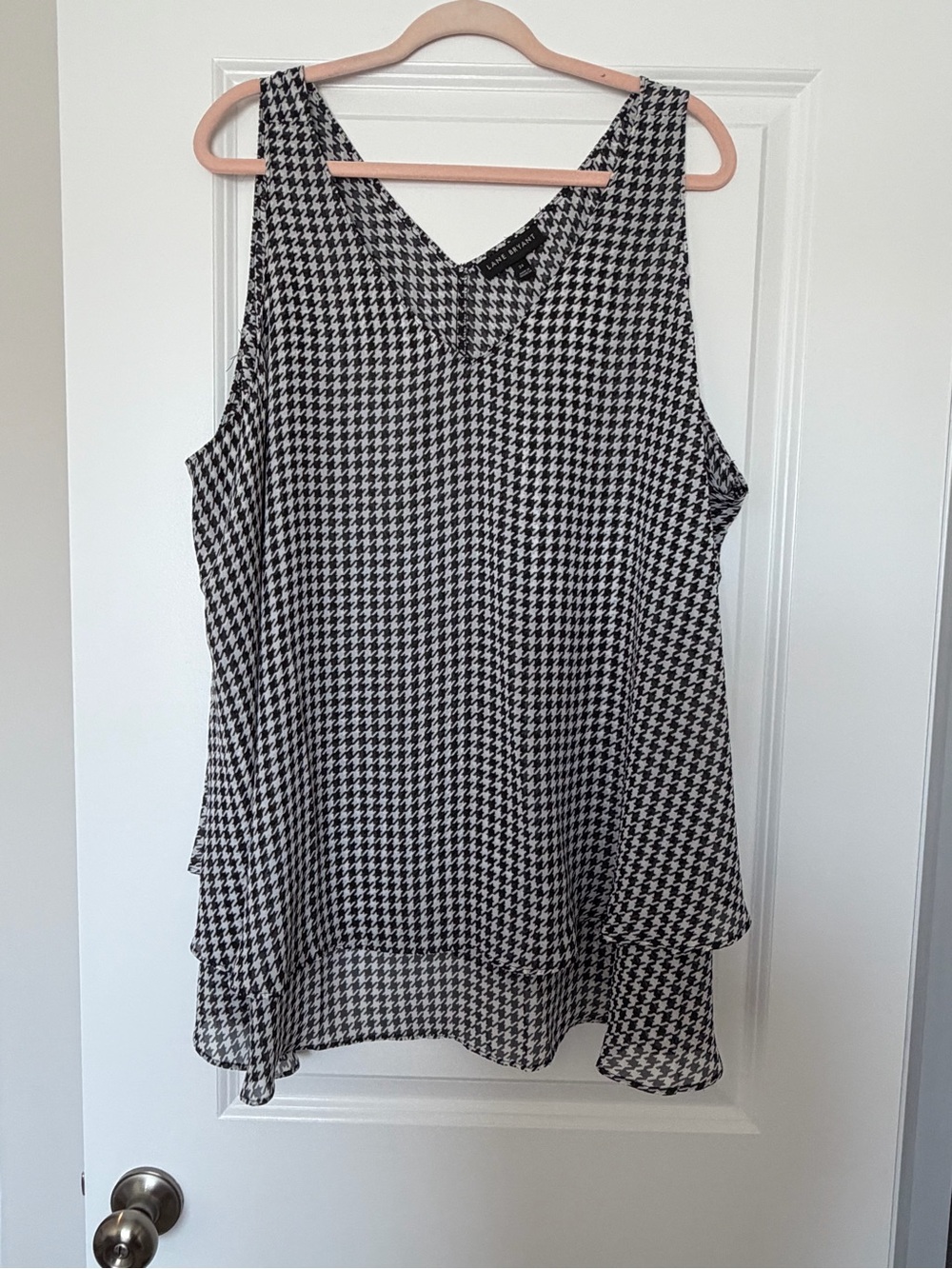 Lane Bryant Black & White Houndstooth Sleeveless Layered V-Neck Top